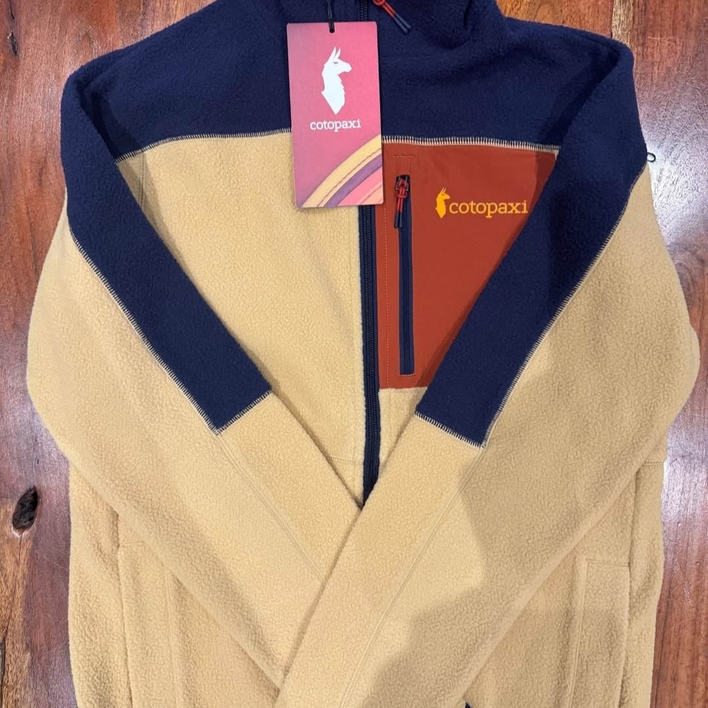 Cotopaxi Colorblock Fleece Jacket in Cream and Navy